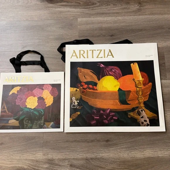 Aritzia Lip Design Shopping Bags Caitlyn Murphy - Picture 1 of 3